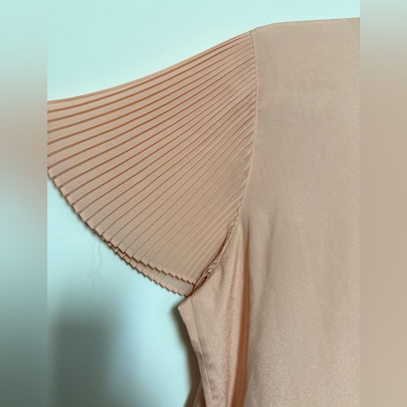 NWOT Karl Lagerfeld - Gorgeous short cap sleeve top. Silky fluttered sleeves. - Picture 9 of 10